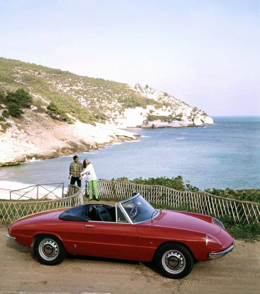  Alfa Romeo 1750 Spider Veloce (105) 1967 года  (фото 5 из 16)